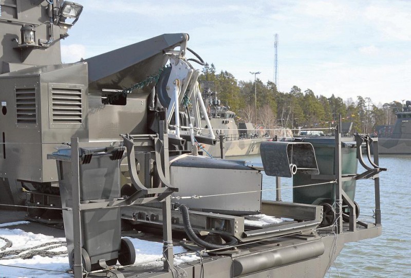 Kajalood Simrad ST 2400 Rauma klassi tagatekil.jpg