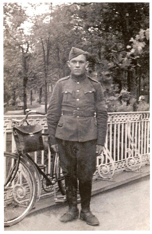 Voldemar Salumaa.1942.10.aprill.Tartu-Mälestuseks vanematele Tartust. 001 (2).jpg