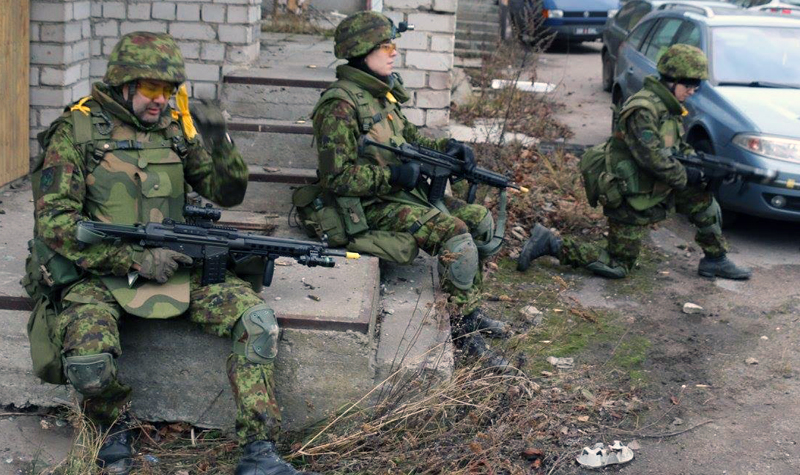 KL-ased norra killuvestidega.jpg