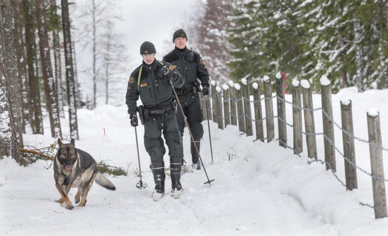 Soome piirivalvurid koeraga 260216 Hesari lk A6.jpg