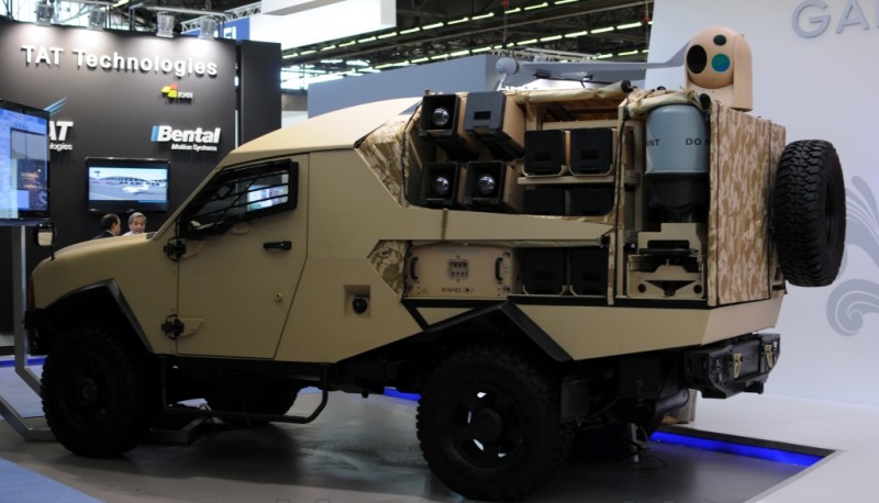 Spike NLOS soomustatud maasturi peal.jpg