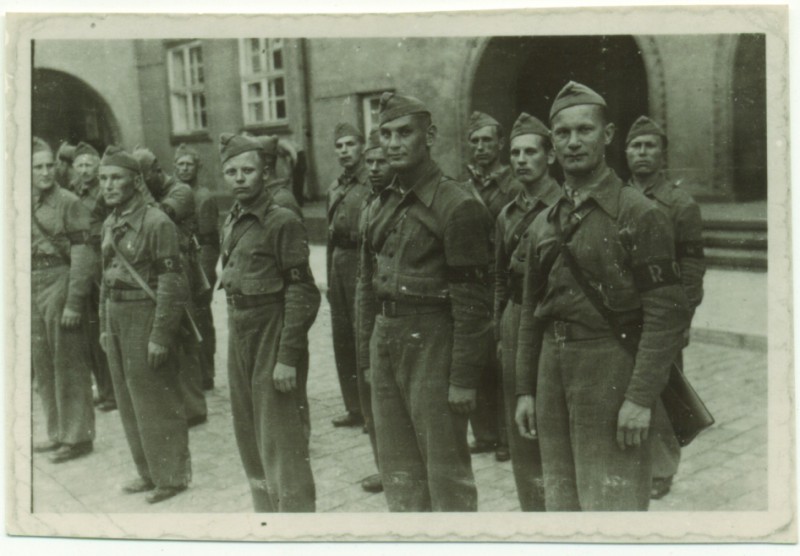 Rahva Omakaitse 1940. aasta suvel Toompea lossi hoovil