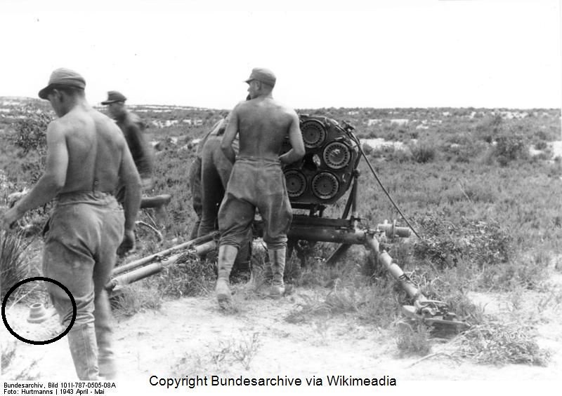 Bundesarchiv_Bild_101I-787-0505-08A,_Nordafrika,_21cm_Nebelwerfer-L – koopia.jpg