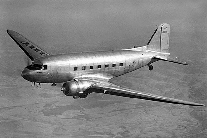 Douglas-DC-3-1935.jpg
