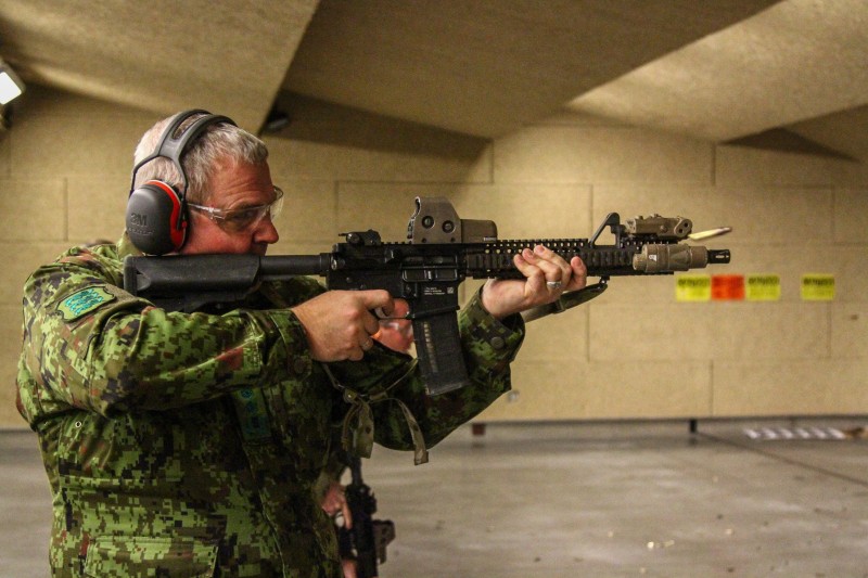 Photo by Sgt. Connor Mendez <br />10th Special Forces Group (Airborne)<br /><br />General Riho Terras, Chief of Defense of Estonia, fires an M4 carbine rifle at the 10th Special Forces Group (Airborne) <br />indoor range during the General’s visit to Fort Carson, Colo. on Nov. 20, 2017.
