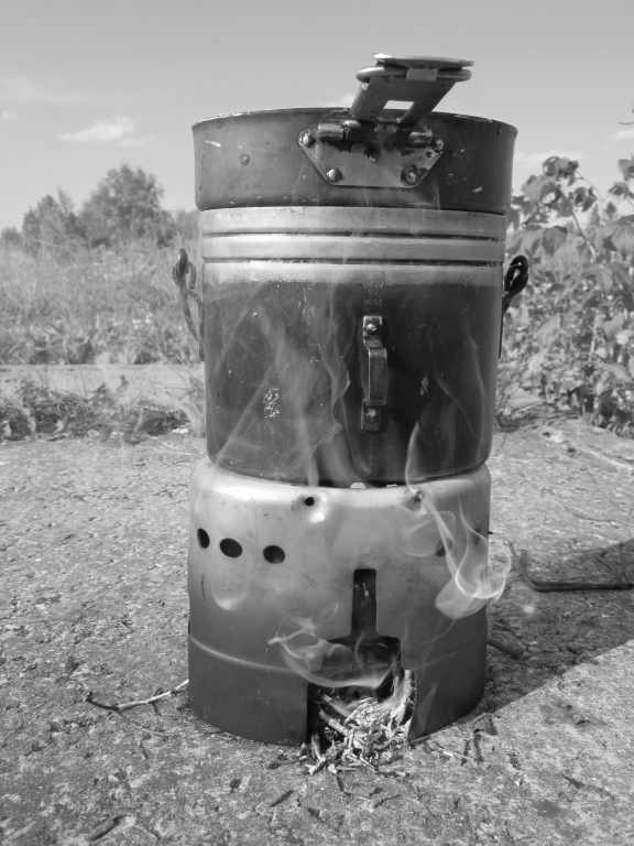 Kateloki ümbises olevad sisselõiked ja augud tagavad õhu piisava juurdevoolu ja intsensiivse põlemise. Juhul kui te leiate, et põletusmaterjali tuleb juurde lisada, siis saab seda teha läbi ümbrise suure ava.