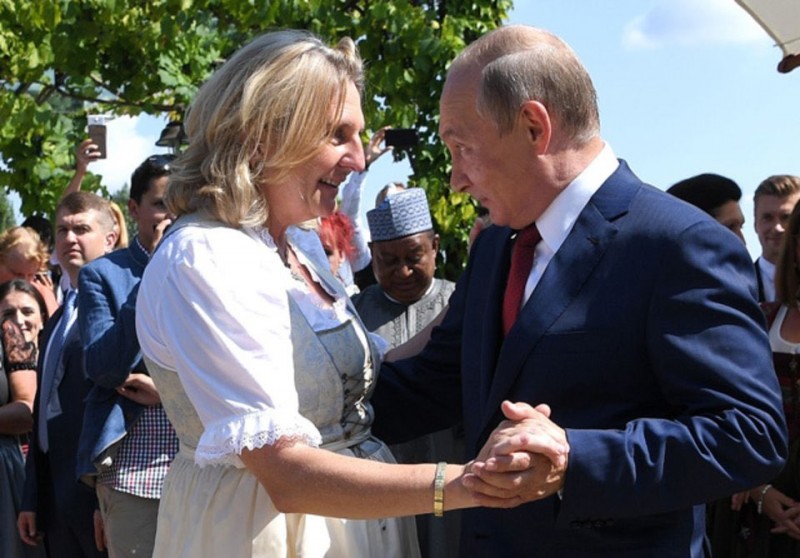 Putin and Minister of Foreign Affairs of Austria Karin Kneissl at her wedding.jpg