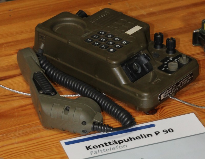 Kenttäpuhelin_P_90_Lippujuhlan_päivä_2013.JPG
