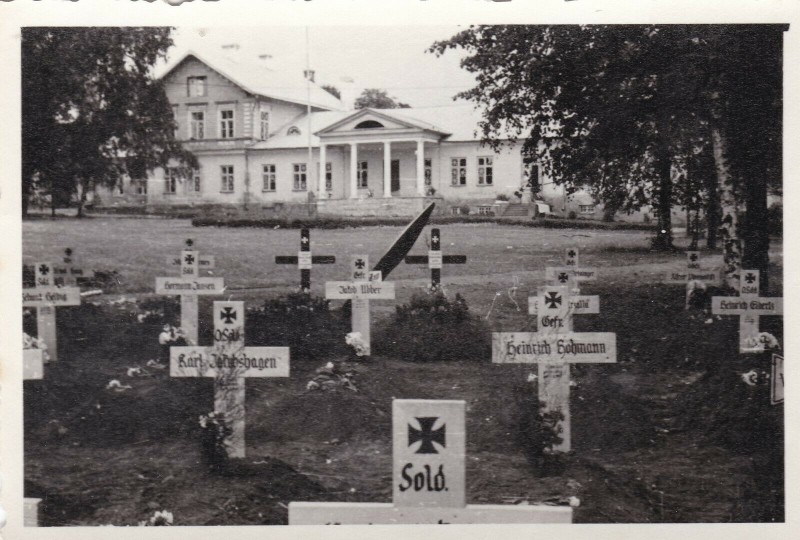 Heldenfriedhof Järva Jaani 1.jpg