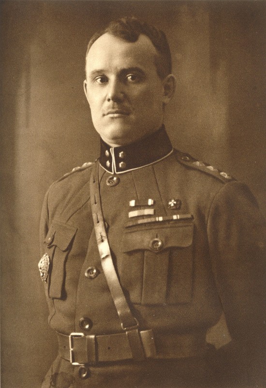 1200px-Johan_Laidoner.jpg