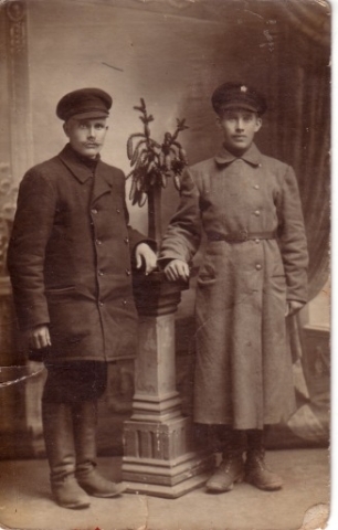 vasak_August_parem_Aleksander_Teor_large.jpg