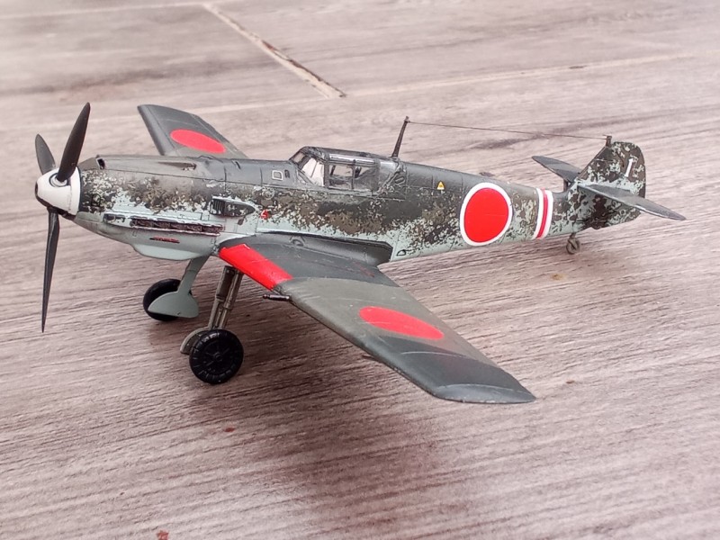 me 109 jaapani värvides.jpg