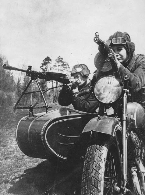 Red Army soldiers on a TIZ AM-600 motorcycle with a mounted DP-27 machine gun in July, 1941..jpg