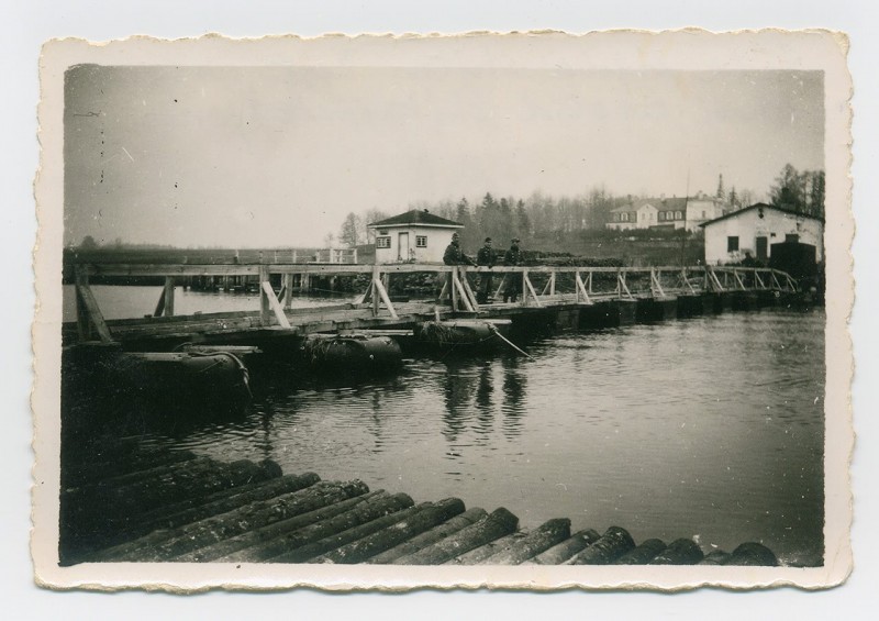 kavastu pontoonsild 1944.jpg