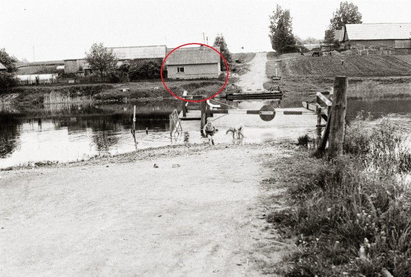 See hoone on väidetavalt kõik lõhutud silla palkidest tehtud (voodri all)