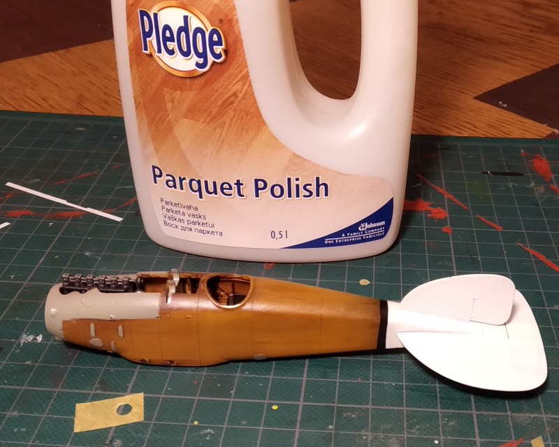 Siin saba täies hiilguses näha ja kere on ka lakitud vesipiltide panekuks. Lakiks kasutasin vana hea põrandavaha, kaks õhukest kihti on täitsa piisav.