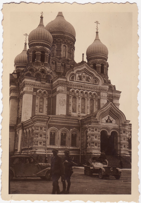 2. Patarei, Sd.Kfz. 252, St. Alexander Nevsky Cathedral in Tallinn.jpg