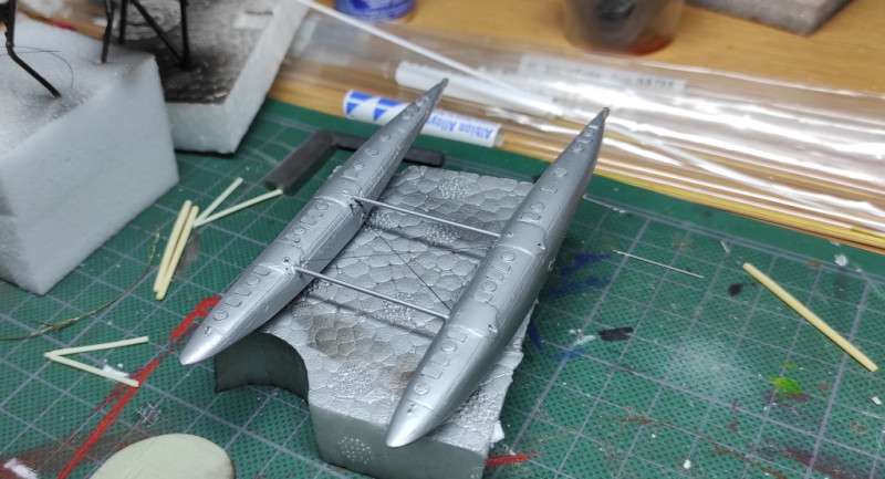 Uuesti lahti ja pontoonid värvi alla.