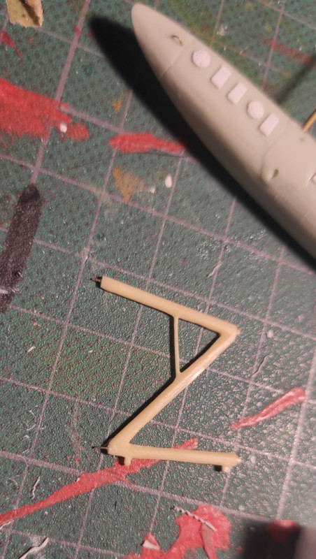 Pontoonide lennuki alla saamiseks olid Koral täitsa kenad talad, täiendasin neid ainlt natuke tiftidega et oleks lihtsam ja kupatus koos püsiks.