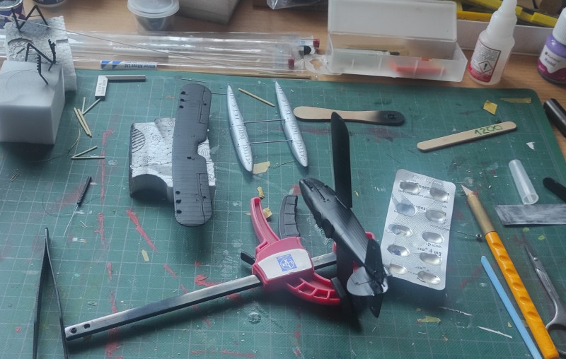 Krunditud revelli SM302, hästi ilus siidmatt must mis sobib suurepäraselt metalliktoonidele aluseks.