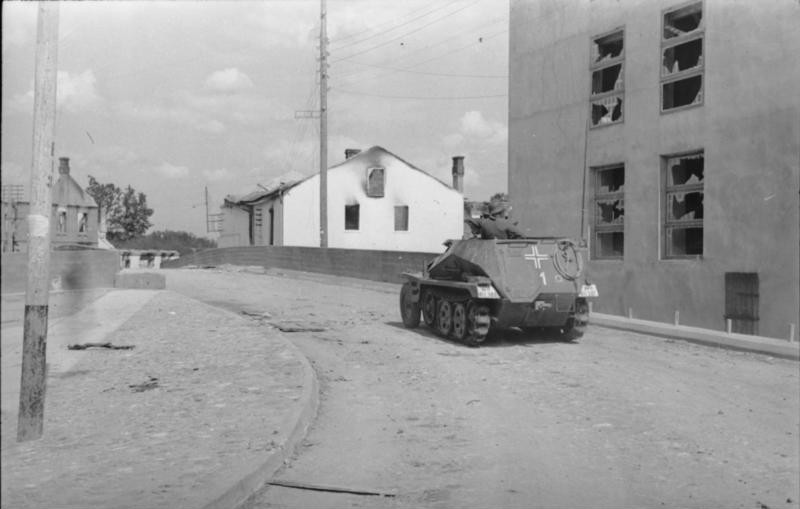 2. Patarei, SdKfz 253, Põltsamaal, 22.-23.07.1941 (2a).jpg