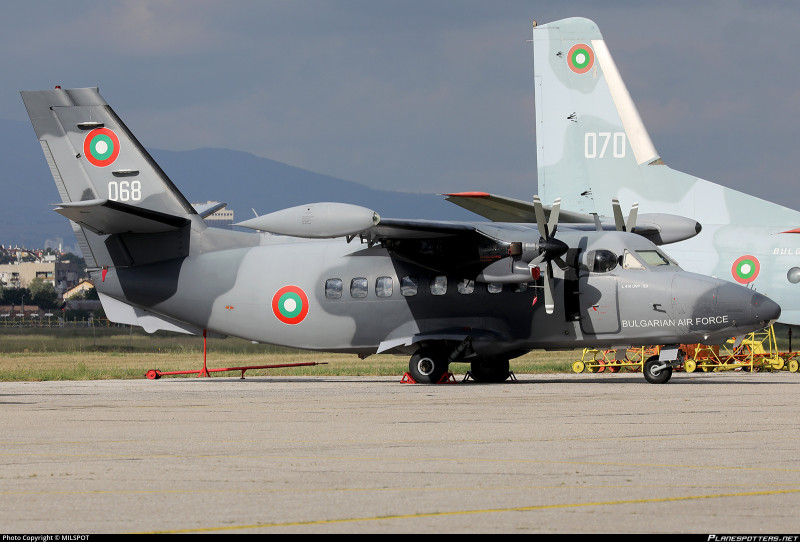 068-bulgaria-air-force-let-l-410uvp-e3-turbolet_PlanespottersNet_1329267_a144ff893a_o.jpg
