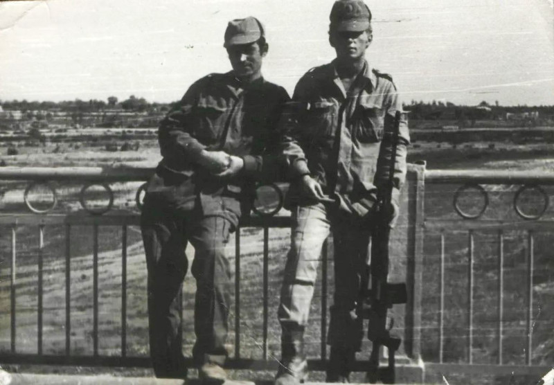 Batšerikov vasakul ja tankirühma komandör.jpg