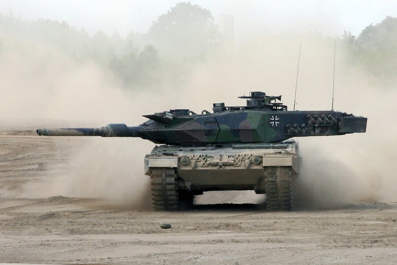KMW_LEOPARD2_11.jpg