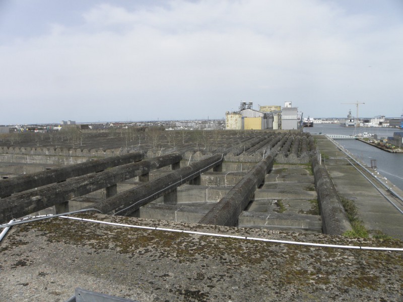 Katus ja sinna ehitatud pommipüüdjad