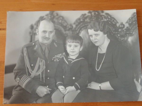 Kolonel Ludvig-Karl Jakobsen perega