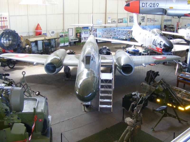 Suur saal täis lennukeid