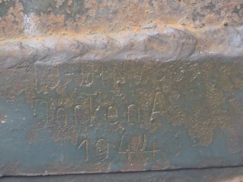 Kõige alumisel real võibolla natuke halvasti nähtav aastaarv 1944